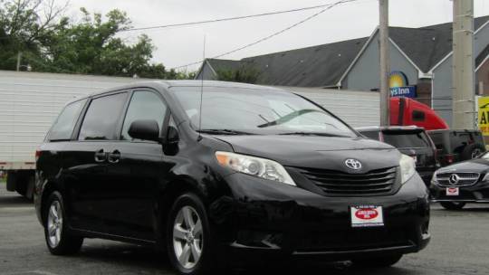 2011 Toyota Sienna Base — Minivan — 127,903 mi — Manassas, VA