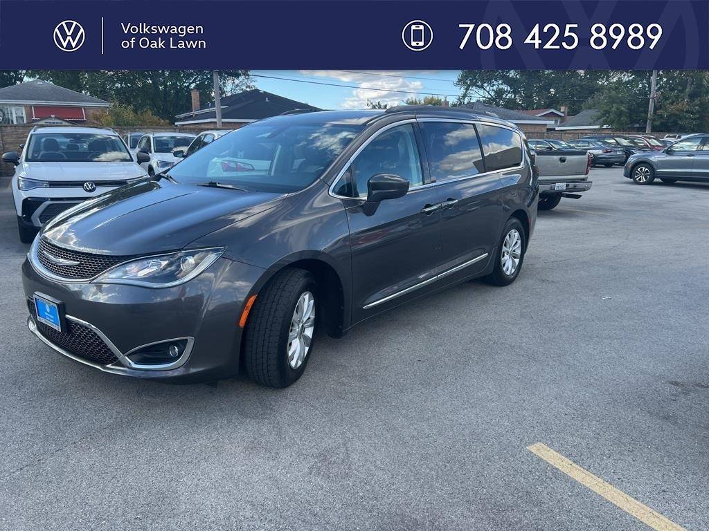 2017 Chrysler Pacifica Touring L — Minivan — 134,490 mi — Oak Lawn, IL