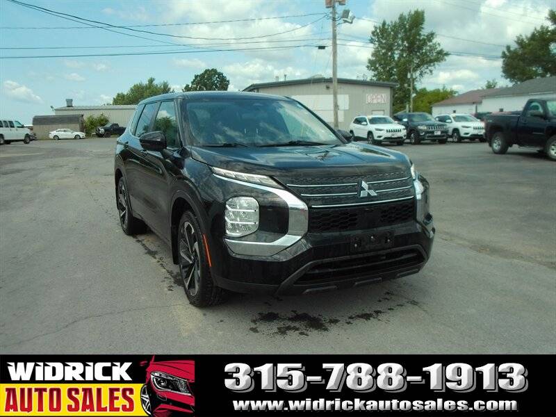 2022 Mitsubishi Outlander ES — SUV — 48,585 mi — Watertown, NY