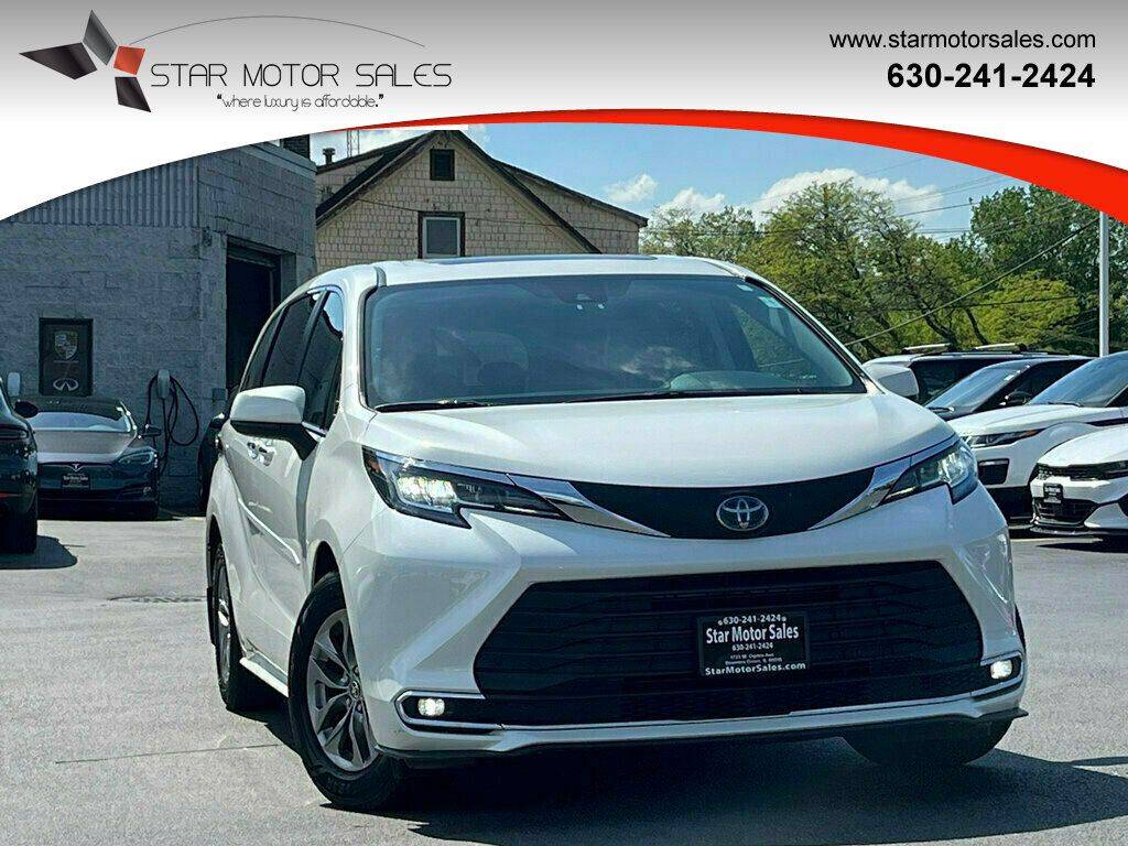 2021 Toyota Sienna XLE — Minivan — 70,671 mi — Downers Grove, IL