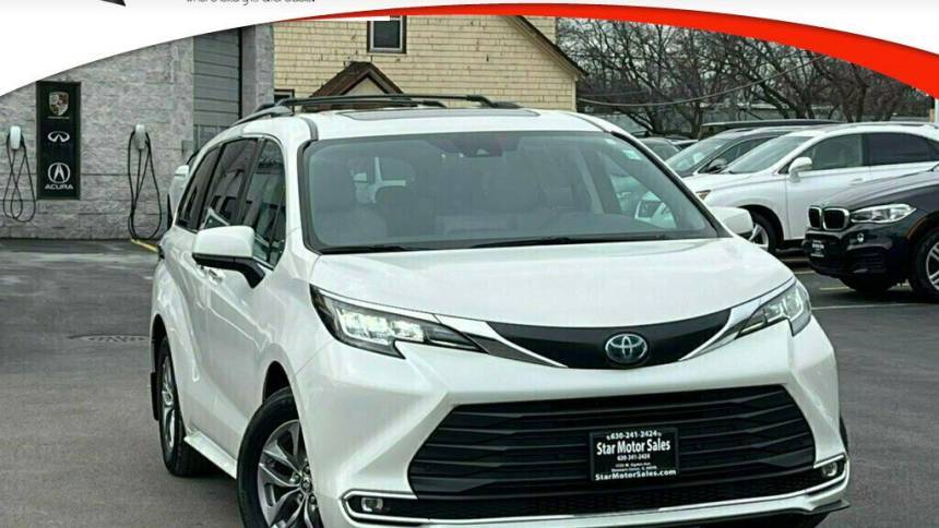 2021 Toyota Sienna XLE — Minivan — 46,690 mi — Downers Grove, IL