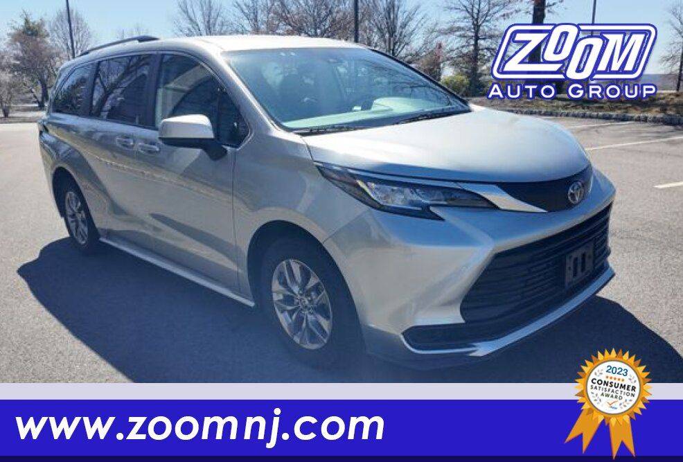 2022 Toyota Sienna LE — Minivan — 109,157 mi — Parsippany, NJ