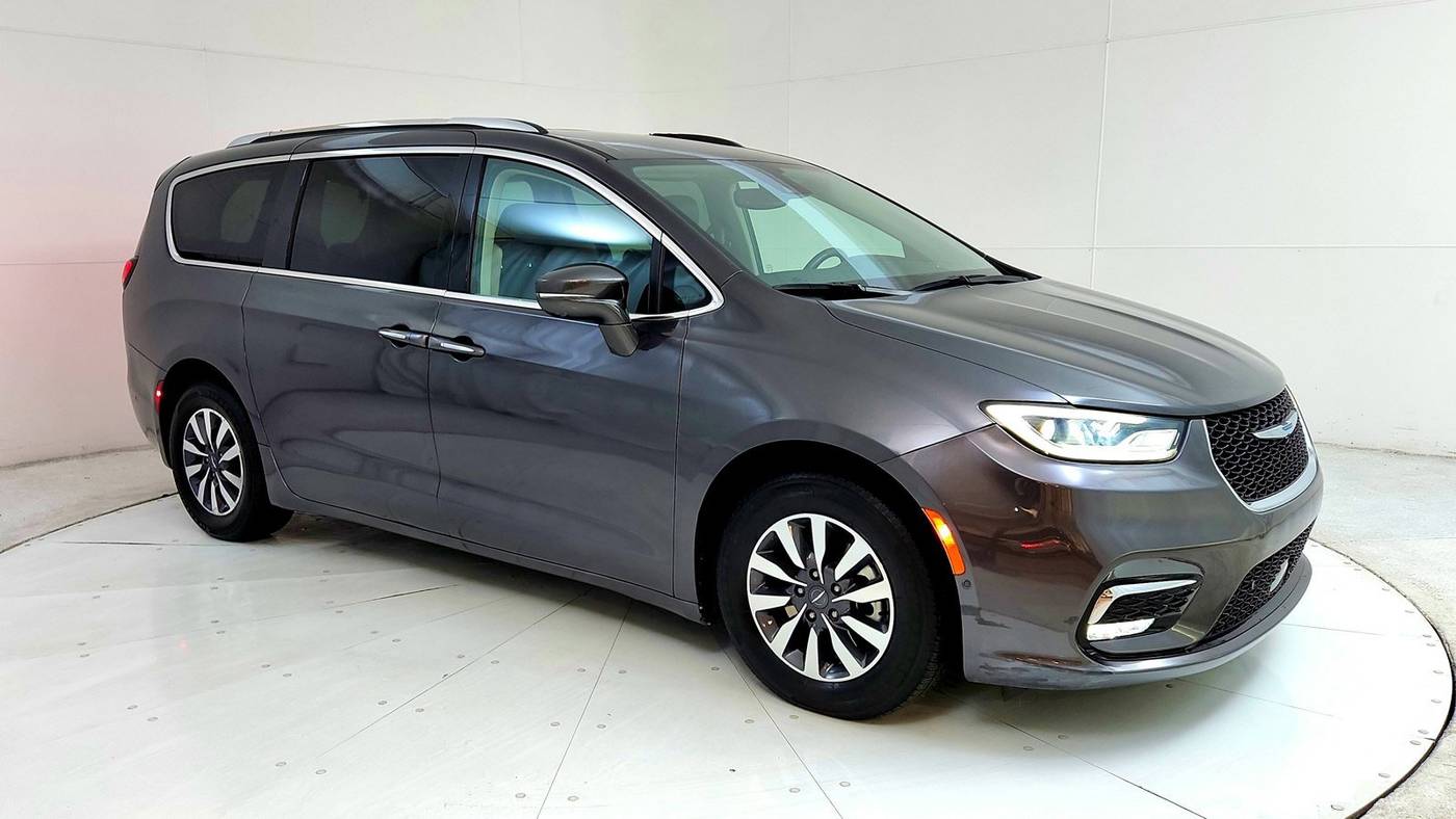 2021 Chrysler Pacifica Hybrid Touring L — Minivan — 39,942 mi — Ocean, NJ