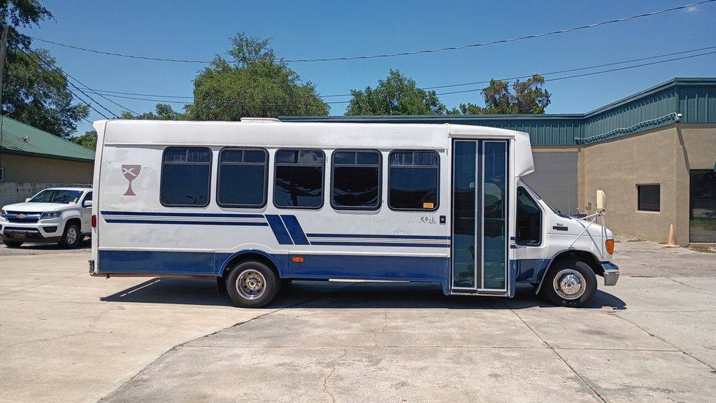2003 Ford Econoline Commercial Cutaway E-450