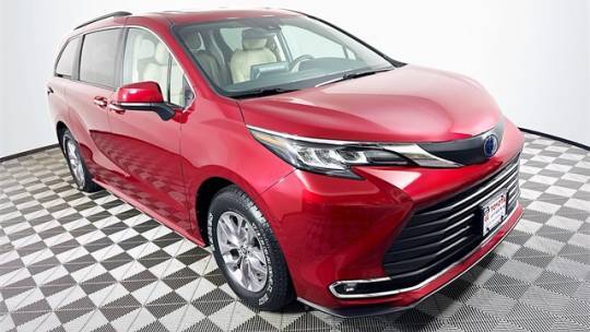 2022 Toyota Sienna XLE — Minivan — 29,748 mi — Raynham, MA