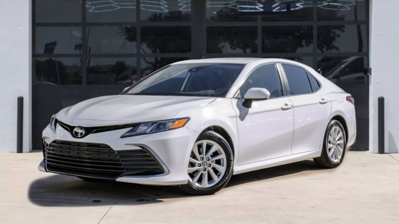 2022 Toyota Camry LE — Sedan — 70,410 mi — Lewisville, TX