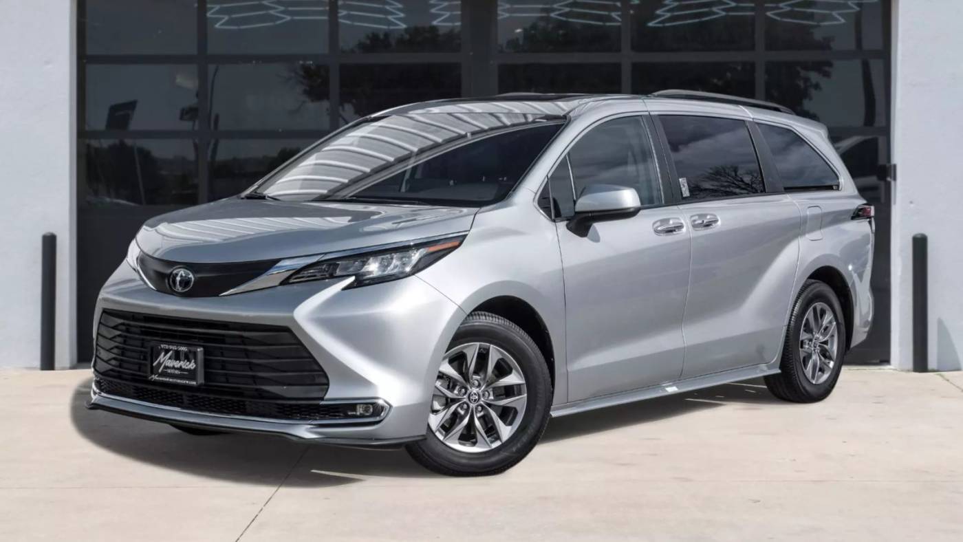 2022 Toyota Sienna XLE — Minivan — 19,724 mi — Lewisville, TX