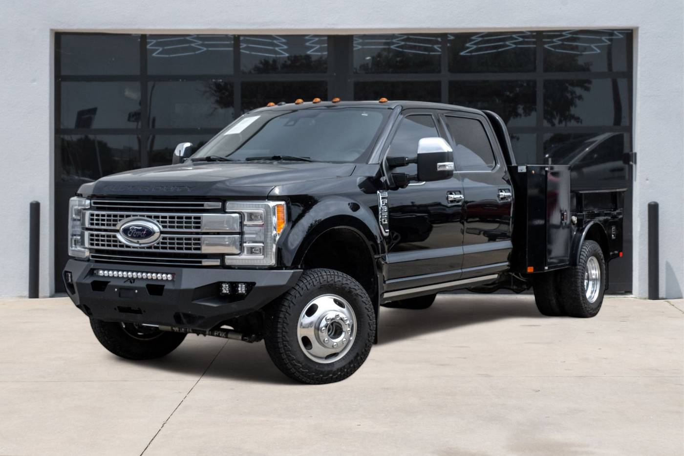2017 Ford Super Duty F-350 Platinum — Pickup Truck — 90,800 mi — Lewisville, TX