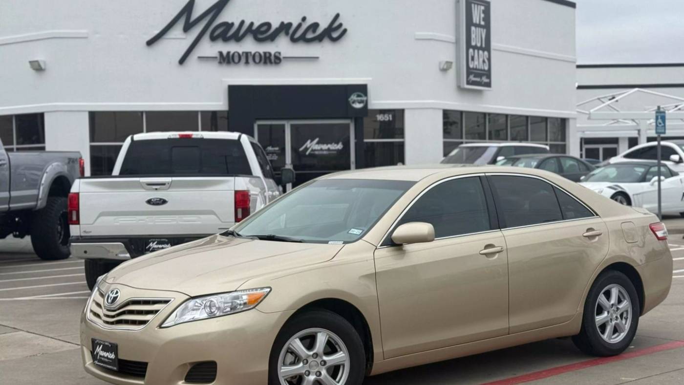 2011 Toyota Camry LE — Sedan — 11,806 mi — Lewisville, TX
