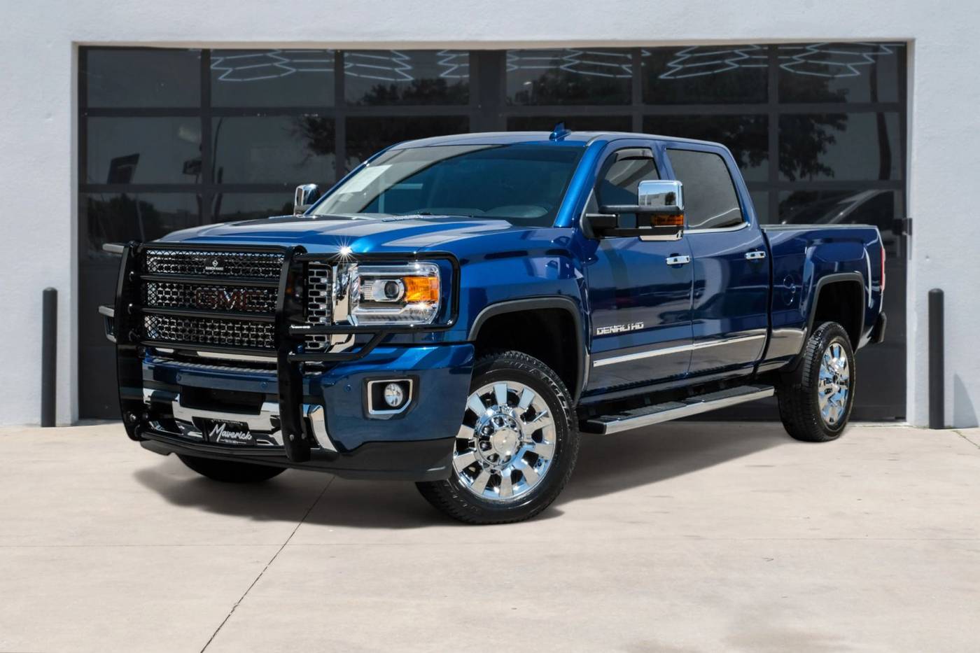 2015 GMC Sierra 2500HD Denali — Pickup Truck — 18,730 mi — Lewisville, TX