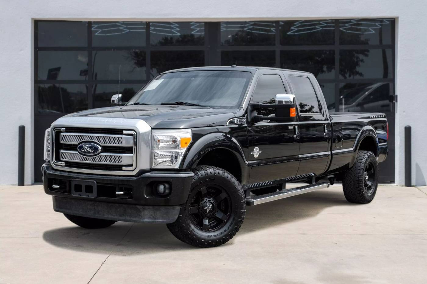 2015 Ford Super Duty F-350 Platinum — Pickup Truck — 121,764 mi — Lewisville, TX