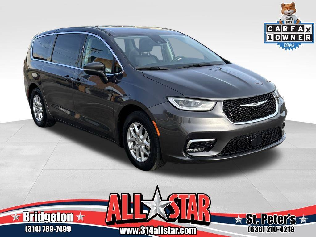 2023 Chrysler Pacifica Touring L — Minivan — 57,925 mi — Bridgeton, MO