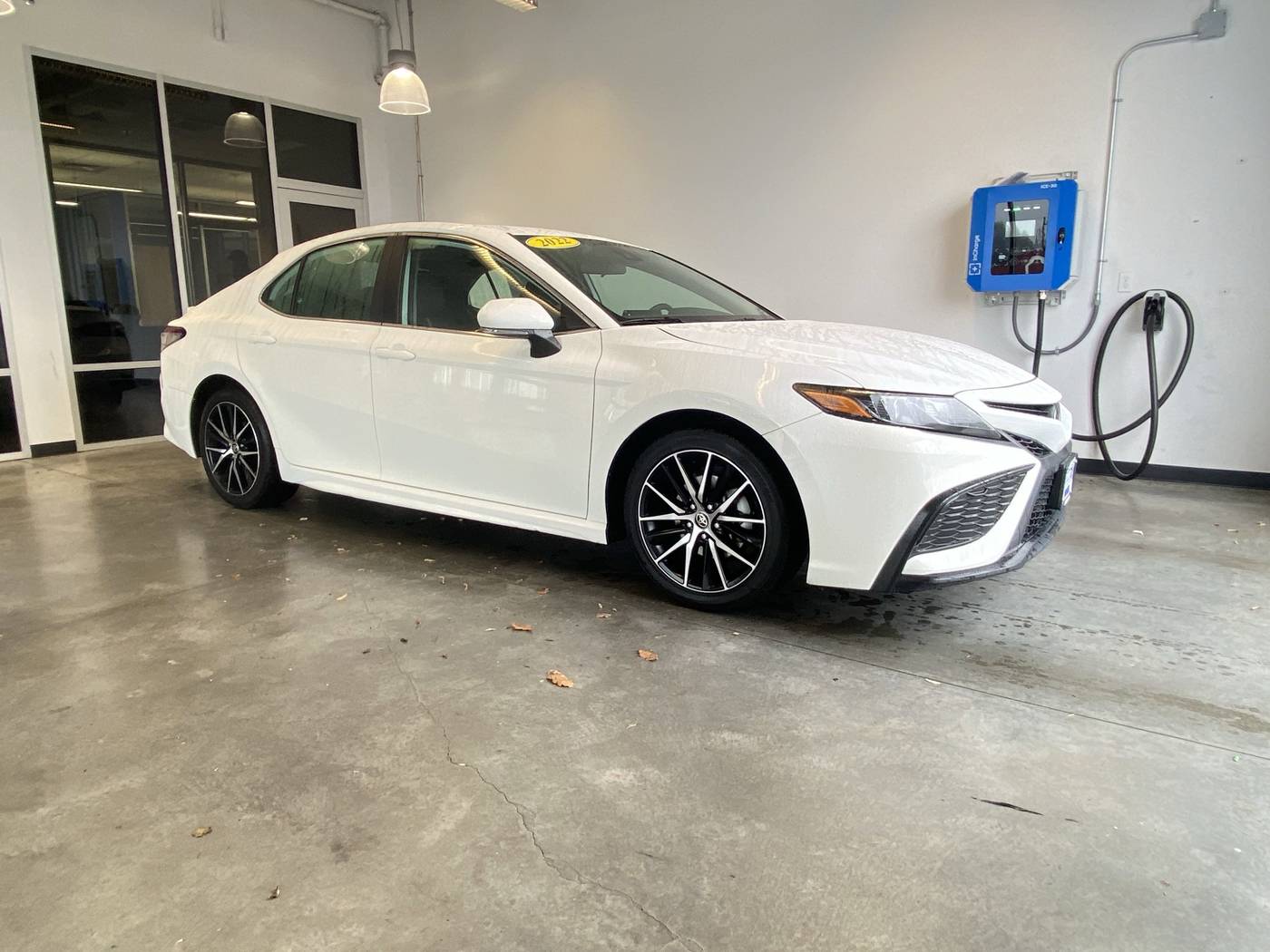 2022 Toyota Camry SE — Sedan — 51,336 mi — Longview, WA