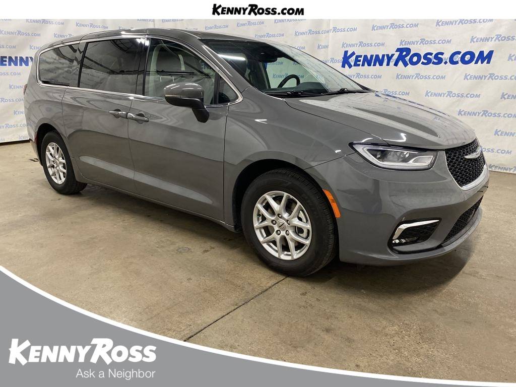 2023 Chrysler Pacifica Touring L — Minivan — 59,868 mi — North Huntingdon, PA