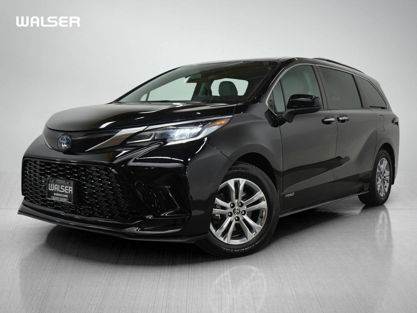 2021 Toyota Sienna XLE — Minivan — 121,298 mi — Burnsville, MN