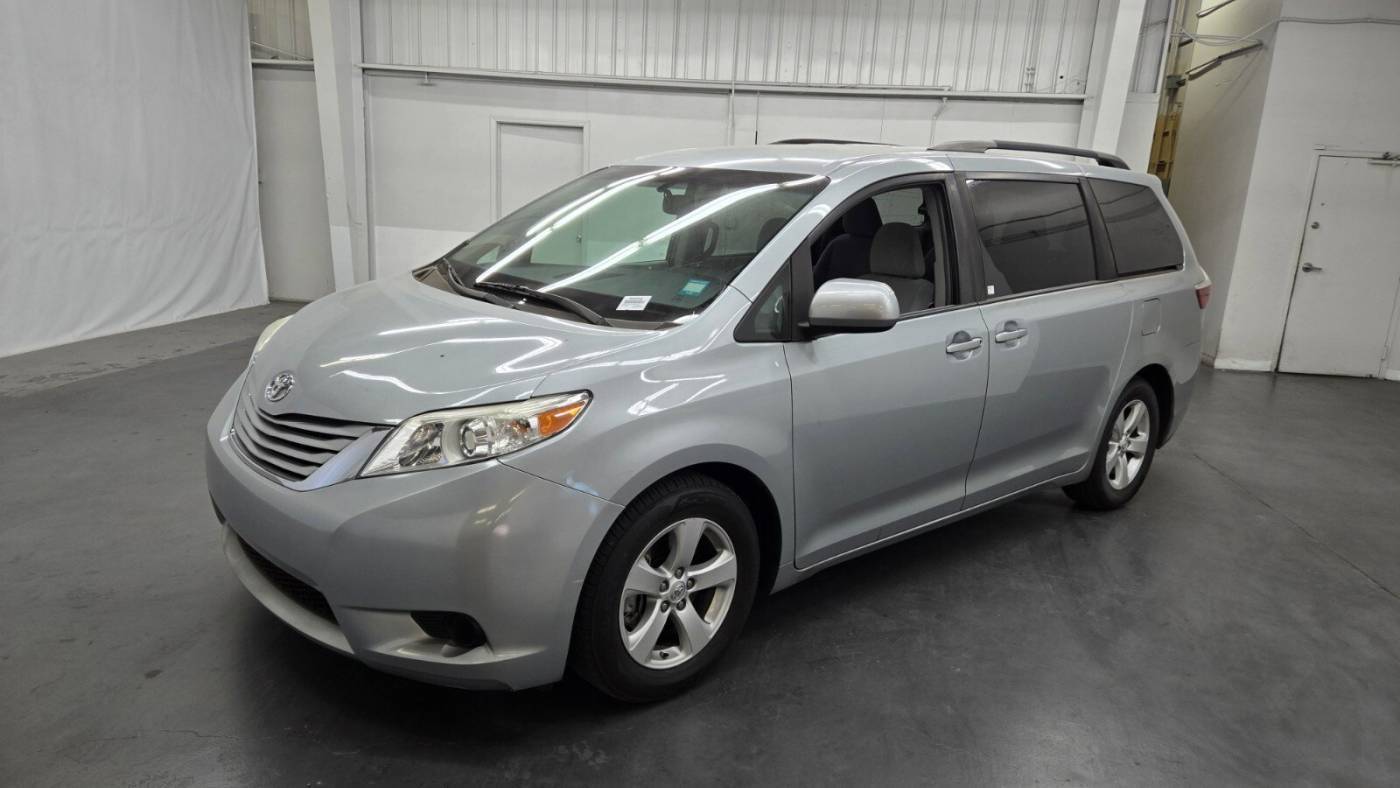 2015 Toyota Sienna LE — Minivan — 99,828 mi — Las Vegas, NV