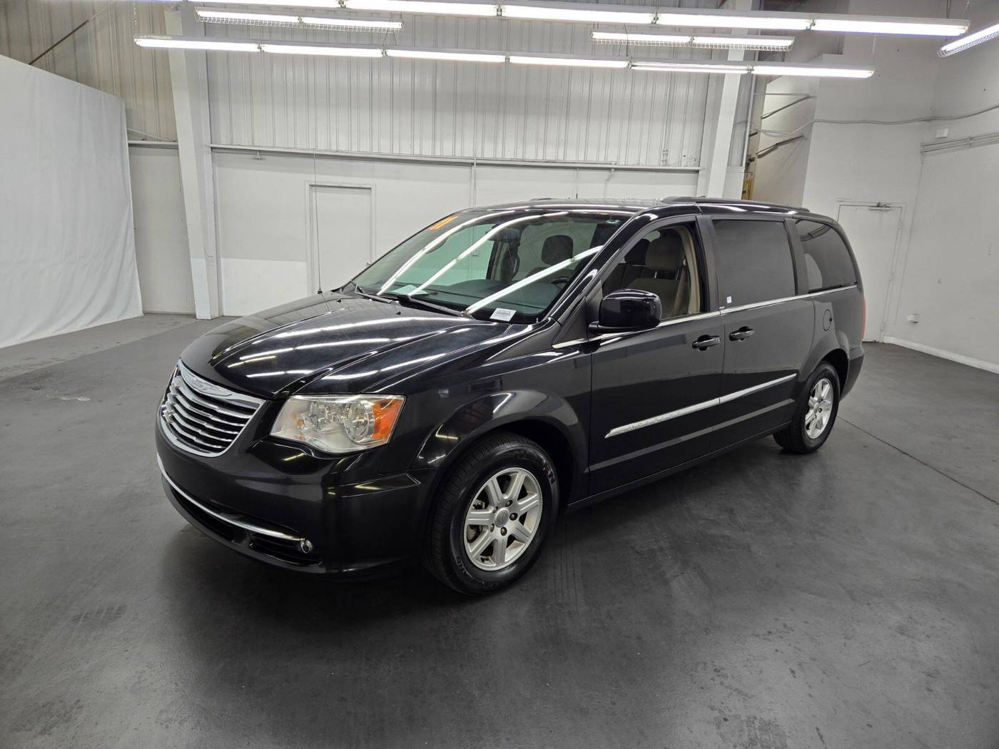 2011 Chrysler Town & Country Touring — Minivan — 75,486 mi — Las Vegas, NV