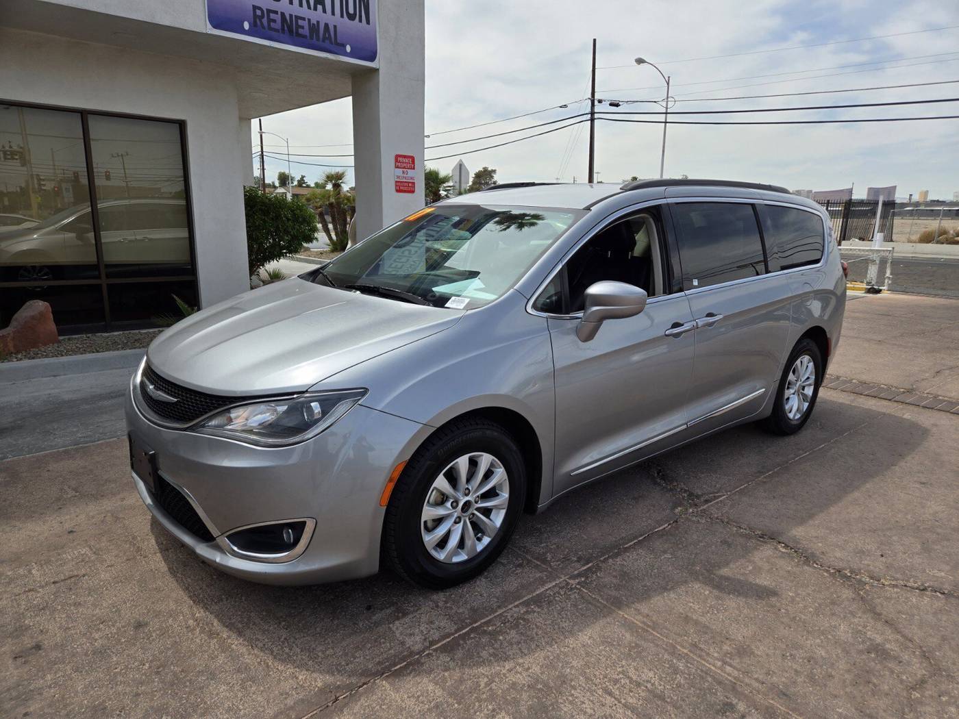 2017 Chrysler Pacifica Touring L — Minivan — 89,496 mi — Las Vegas, NV
