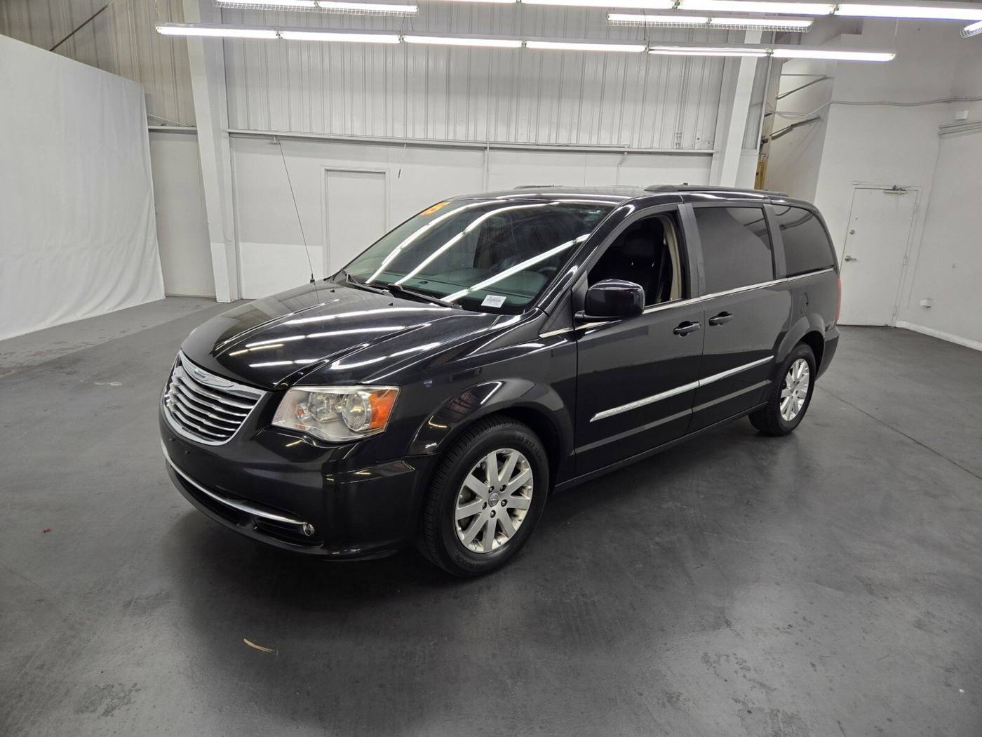 2015 Chrysler Town & Country Touring — Minivan — 97,585 mi — Las Vegas, NV