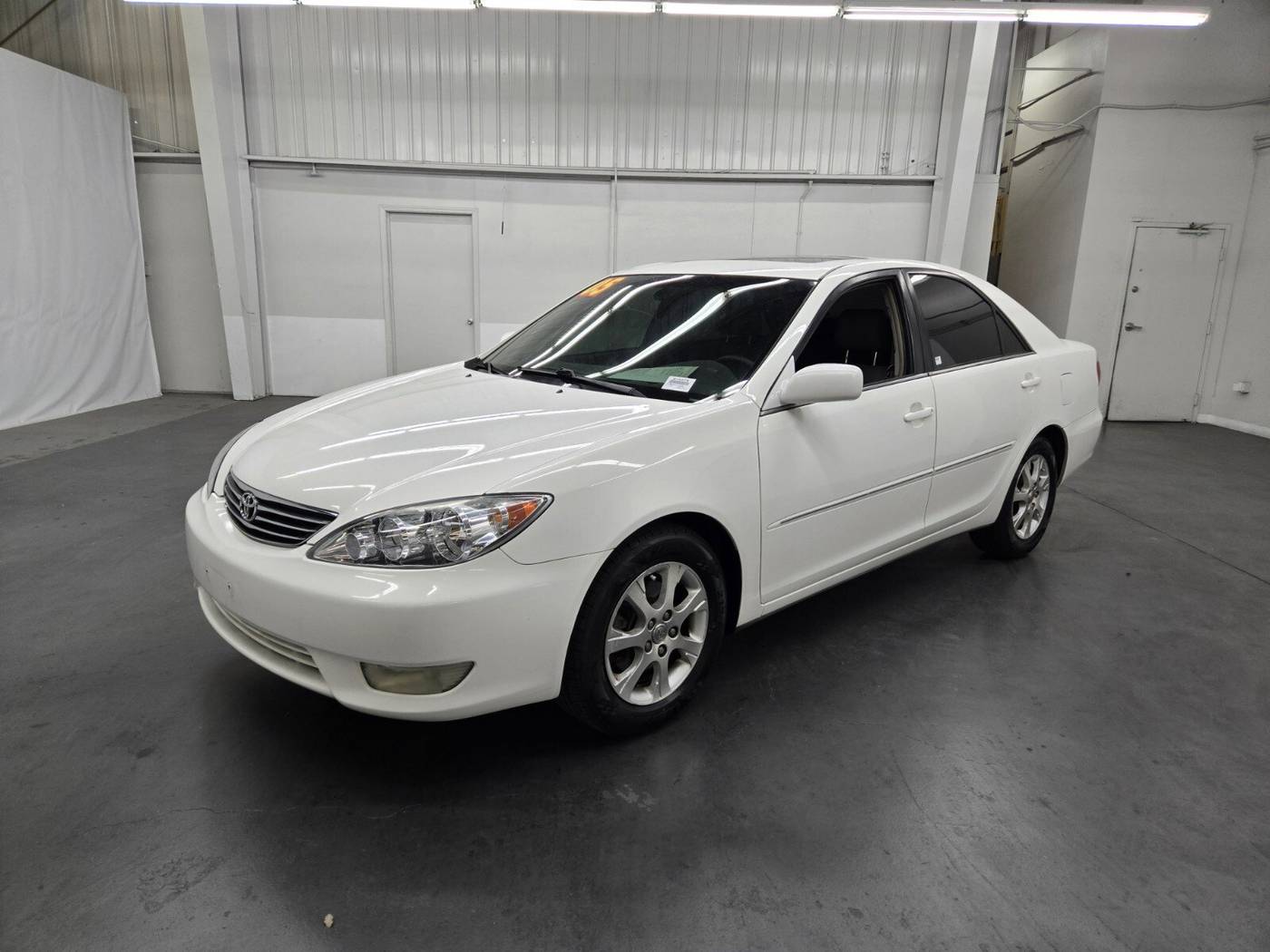 2005 Toyota Camry XLE V6 — Sedan — 73,956 mi — Las Vegas, NV