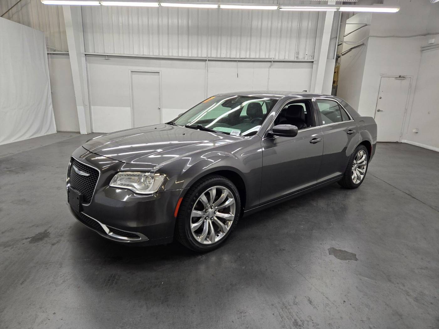 2017 Chrysler 300 Limited — Sedan — 87,307 mi — Las Vegas, NV