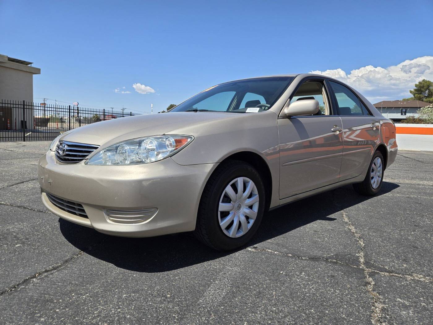2005 Toyota Camry LE — Sedan — 89,076 mi — Las Vegas, NV