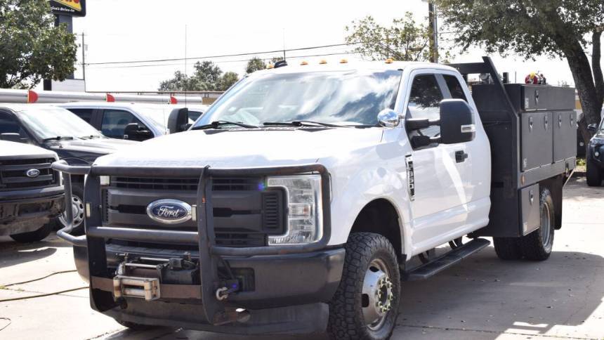2017 Ford Super Duty F-350 Chassis Cab XL — Chassis Cab Truck — 146,421 mi — Round Rock, TX