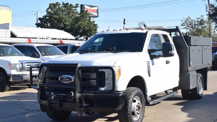 2017 Ford Super Duty F-350 Chassis Cab XL — Chassis Cab Truck — 176,308 mi — Round Rock, TX