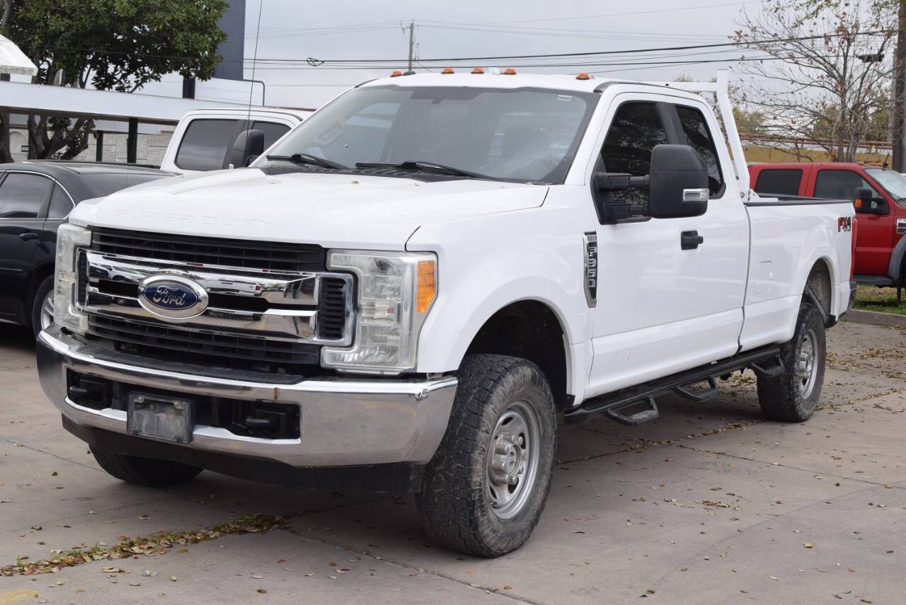 2017 Ford Super Duty F-350 XLT — Pickup Truck — 120,889 mi — Round Rock, TX