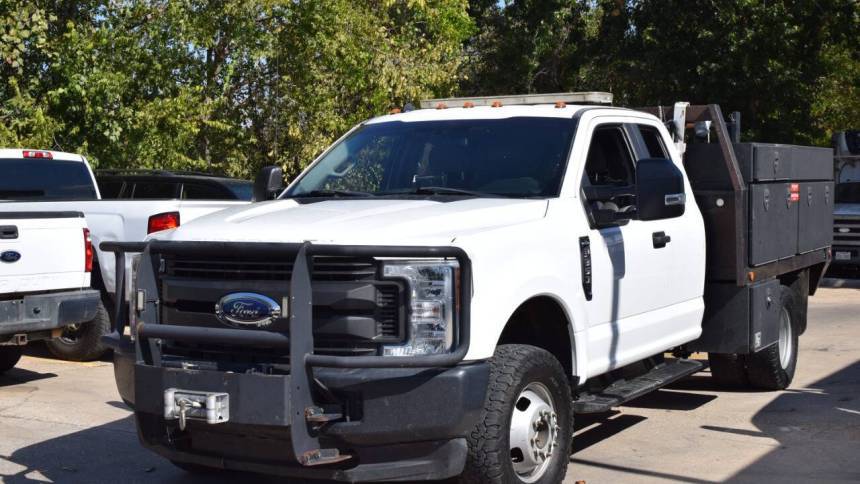 2018 Ford Super Duty F-350 Chassis Cab XL — Chassis Cab Truck — 187,481 mi — Round Rock, TX