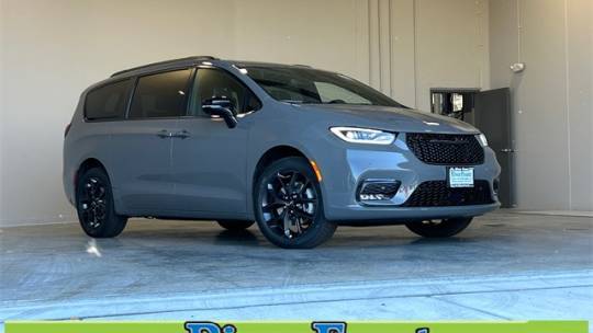 2025 Chrysler Pacifica Limited — Minivan — 36,459 mi — North Aurora, IL