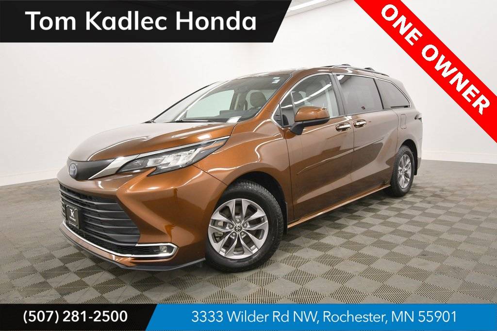 2022 Toyota Sienna XLE — Minivan — 37,331 mi — Rochester, MN