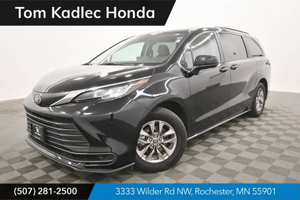 2022 Toyota Sienna LE — Minivan — 58,873 mi — Rochester, MN