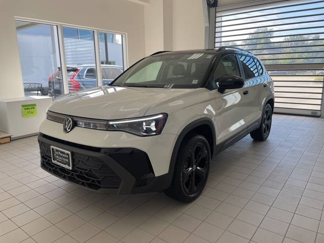 2025 Volkswagen Taos SE Black — SUV — 4,976 mi — Wappingers Falls, NY
