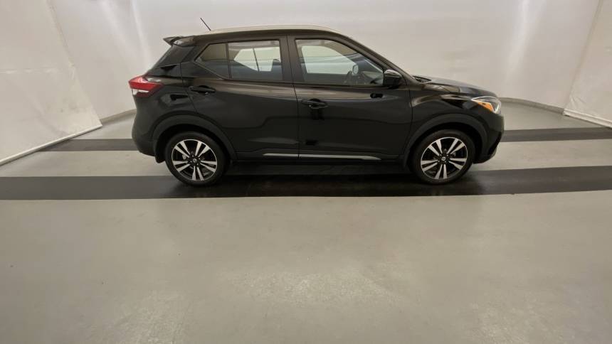 nissan kicks with sunroof for sale