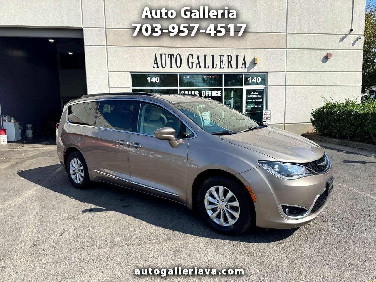 2017 Chrysler Pacifica Touring L — Minivan — 108,518 mi — Chantilly, VA