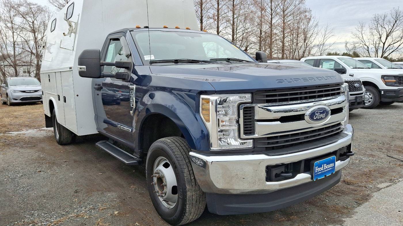 2018 Ford Super Duty F-350 Chassis Cab XLT — Chassis Cab Truck — 60,044 mi — Exton, PA