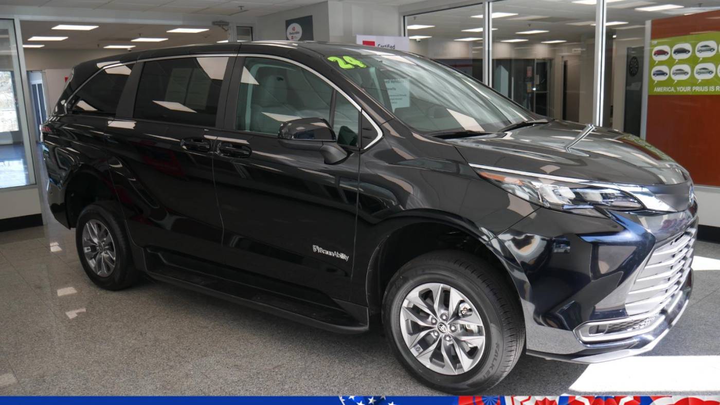 2024 Toyota Sienna LE — Minivan — 10 mi — Yonkers, NY