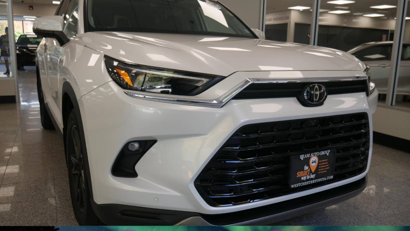 2024 Toyota Grand Highlander Limited — SUV — 11,676 mi — Yonkers, NY