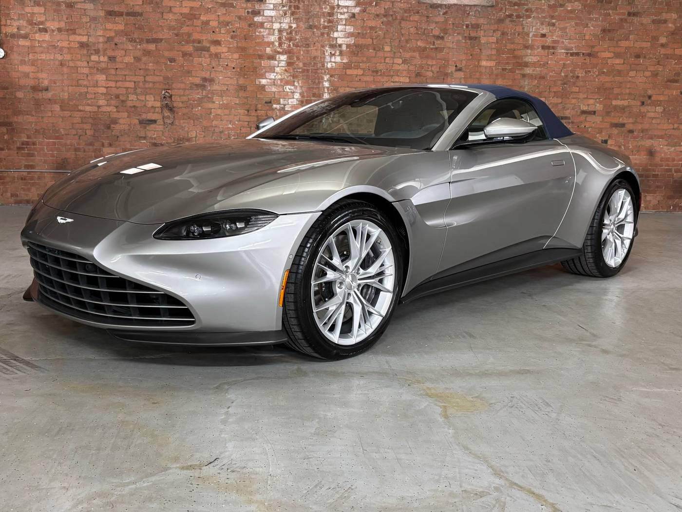 2022 Aston Martin Vantage