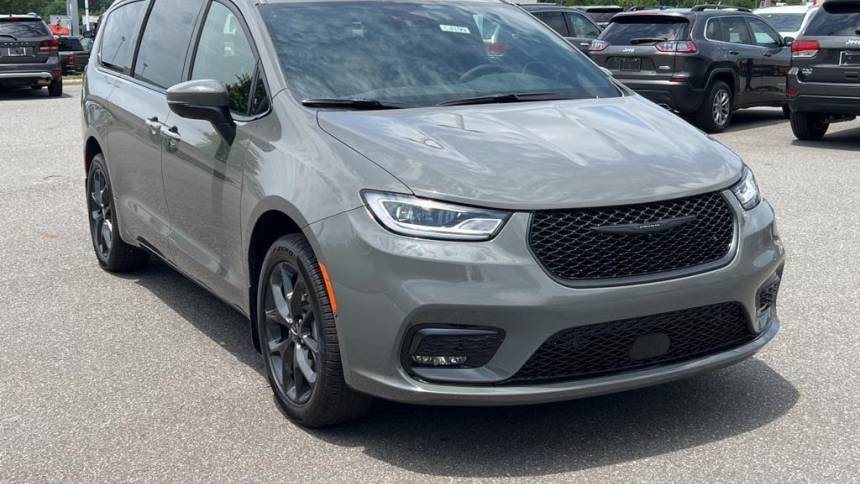2023 Chrysler Pacifica Touring L — Minivan — 10,918 mi — Shelby, NC
