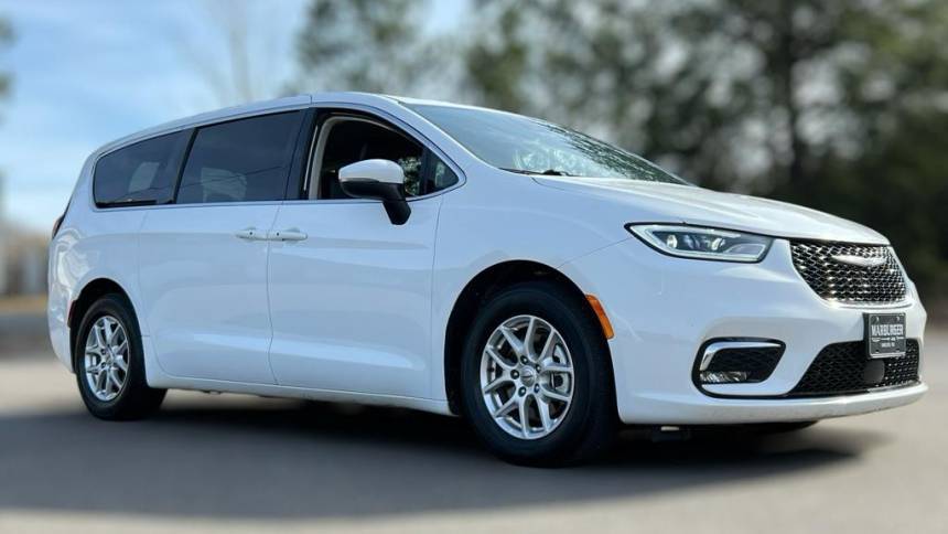 2023 Chrysler Pacifica Touring L — Minivan — 66,850 mi — Shelby, NC