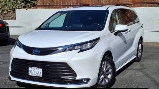 2023 Toyota Sienna XLE — Minivan — 26,456 mi — Thousand Oaks, CA