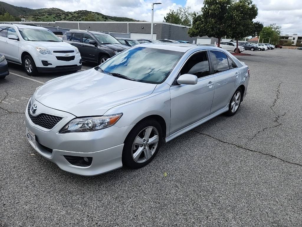2011 Toyota Camry SE V6 — Sedan — 141,381 mi — Thousand Oaks, CA