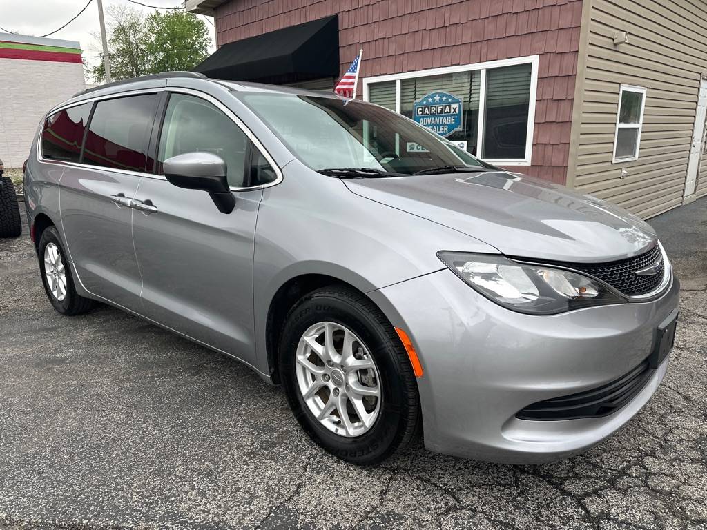 2020 Chrysler Voyager LXI — Minivan — 127,215 mi — FairView Heights, IL
