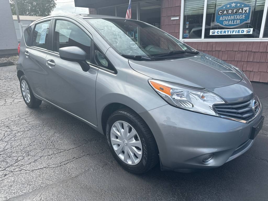2015 Nissan Versa 1.6 SV — Hatchback — 40,124 mi — FairView Heights, IL