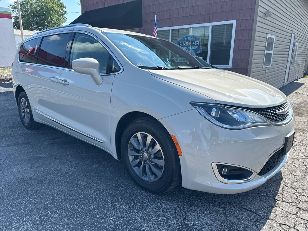 2019 Chrysler Pacifica Touring L Plus — Minivan — 101,479 mi — FairView Heights, IL