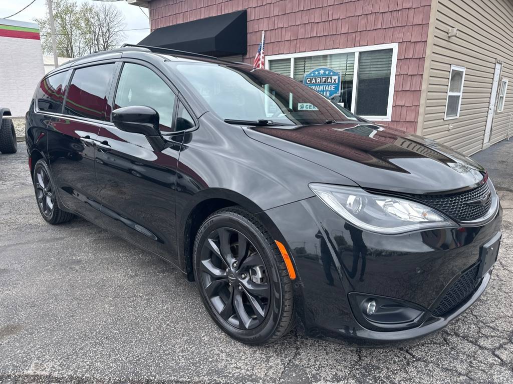2019 Chrysler Pacifica Touring L Plus — Minivan — 85,165 mi — FairView Heights, IL