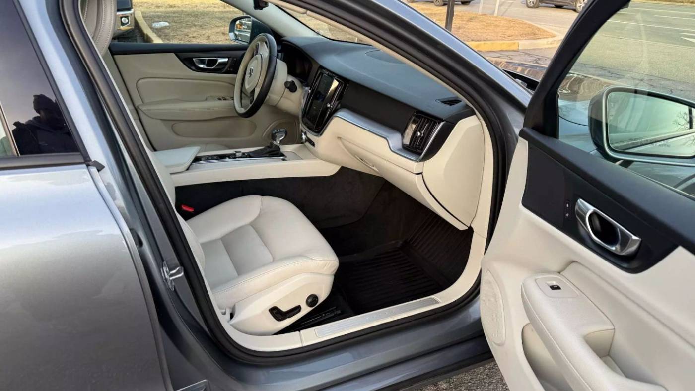 2020 Volvo S60 Momentum — Sedan — 102,204 mi — New Windsor, NY