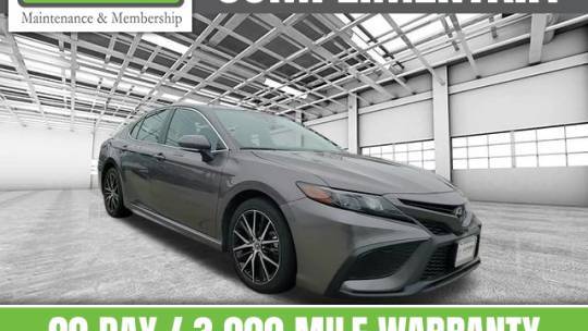 2022 Toyota Camry SE — Sedan — 60,430 mi — Chicago, IL